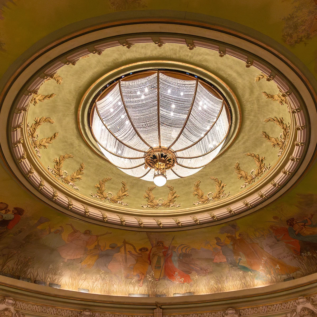Ritual del Descenso de la Araña de la Sala Mayor del Teatro Municipal